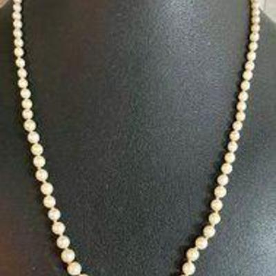Sterling Silver Made In England Graduated Knotted Pearl 19 Inch Necklace