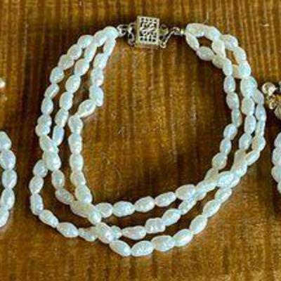 Fresh Water Pearl 7 Inch Bracelet And Matching Earrings