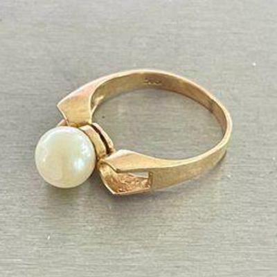 14k Gold And Pearl Ring Size 6 - Total Weight 2.2 Grams