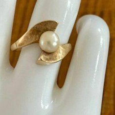 Vintage 14K Gold And Pearl Ring Size 6 - Total Weight - 3.8 Grams