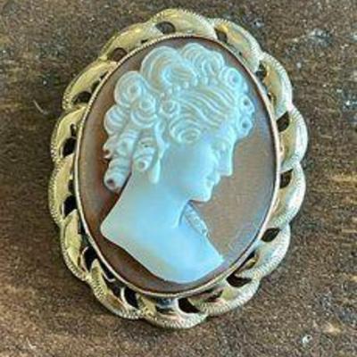 10K Gold Antique Shell Hand Carved Cameo Pin 