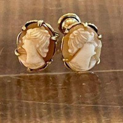 Pair Of 9K Yellow Gold & Cameo Post Earrings - Total Weight 2 Grams