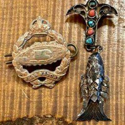 1930-45 Insigne Anglais WWII RTR Royal Tank Regiment Cap Badge & Reticulated Fish And Stone Pin
