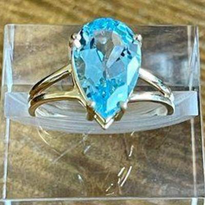 14K Yellow Gold & Natural Cut 5.14 Carat Blue Topaz Ring Size 8.5 - W GIA Appraisal - Total Weight 4 Grams