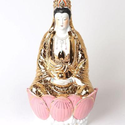 Lovely Seated Chinese Porcelain Quan Yin