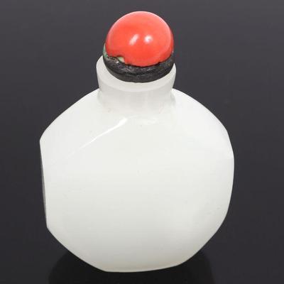 Chinese White Cloud Glass Snuff Bottle
