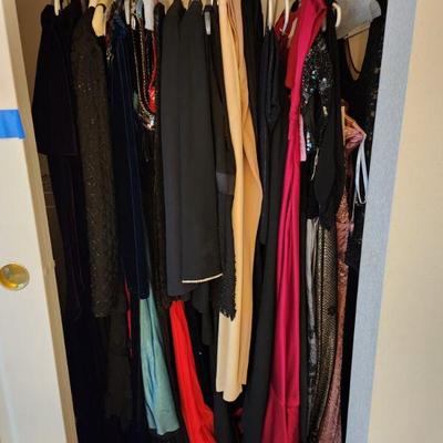 Many formal/prom dresses. Sizes vary, mostly 12-14