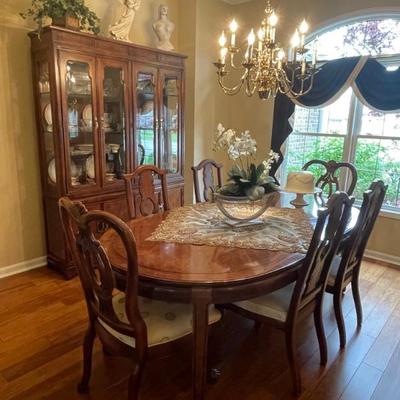 Thomasville Mystic Dining table w/6 chairs