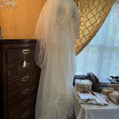 Vintage wedding gown w/veil