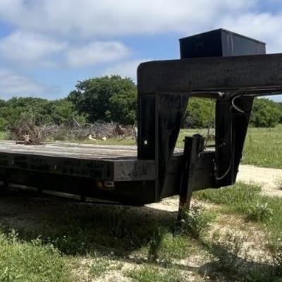 Gooseneck Flatbed Trailer, 3-Axle