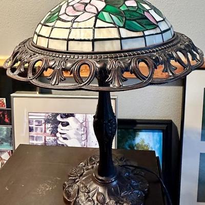 Flower table lamp (off)