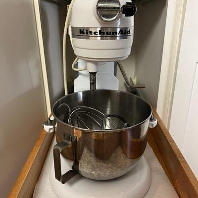 ABS028- Kitchen Aid Stand Up Mixer With 5Qt Bowl