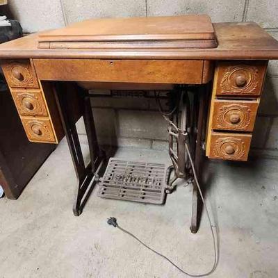ABS170 - Vintage Singer Sewing Machine 