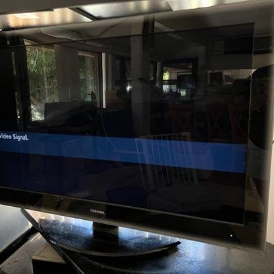 ABS076- 42” Toshiba Regza Flat Screen Tv With Samsung Blu Ray Dvd Player 