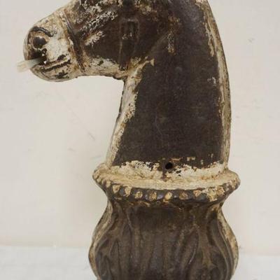 1047	ANTIQUE CAST IRON HORSE HEAD HITCHING POST TOP, APPROXIMATELY 13 IN HIGH
