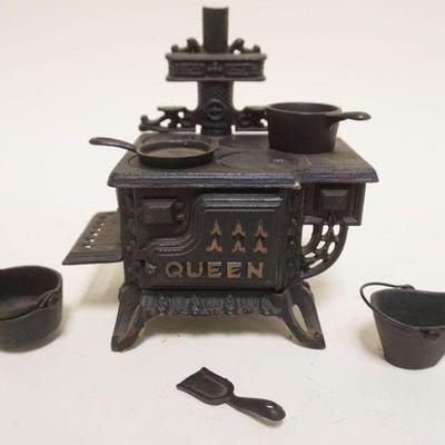 1095	CAST IRON MINIATURE STOVE *QUEEN* APPROXIMATELY 7 1/2 IN HIGH

