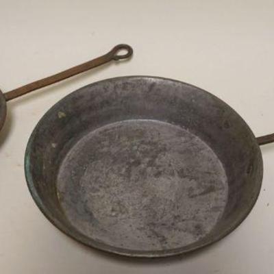 1018	2 ANTIQUE COPPER FRYING PANS, LARGEST APPROXIMATELY 10 1/2 IN
