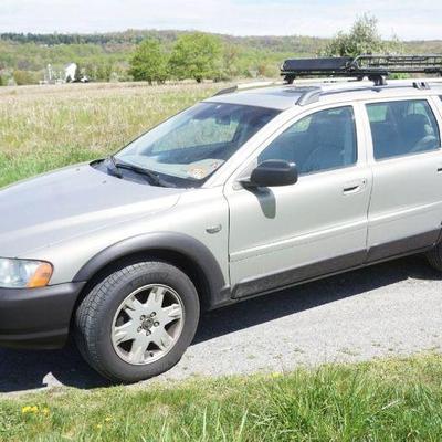 1200	2005 VOLVO XC70 WAGON, APPROXIMATELY 140,000 MILES, CAR RUNS, ENGINE LIGHT IS ON ERROR PO442, VIN IS 1 YV1SZ 59295 11870 69 Z
