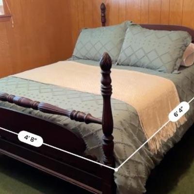 Mahogany antique queen/full bed. Chippendale style.