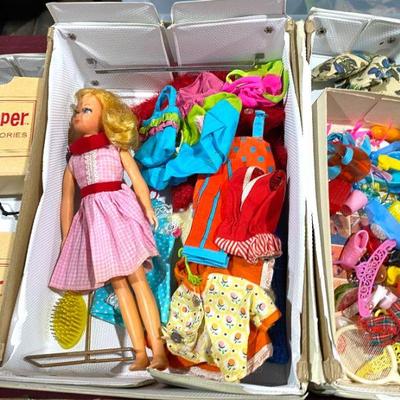 vintage MOD Skipper doll, case and clothes
