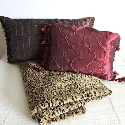 Plush Animal Skin Throw Blanket Plus Two Throw Pillows in Red and Brown