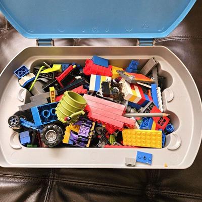  Box of Assorted Lego - Approx One Pound of Lego