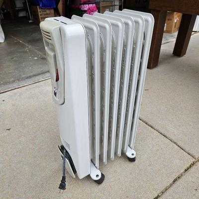 DeLonghi Rolling Radiator Style Space Heater - Radiant Heat 