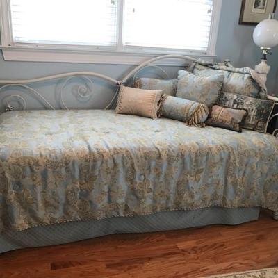 Trundle bed $225