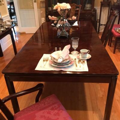 Bernhardt dining table $595