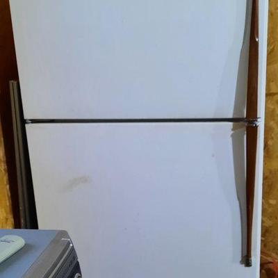 Upright fridge/freezer