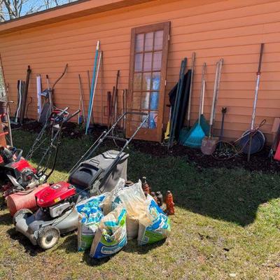 Yard sale photo in Marathon, WI