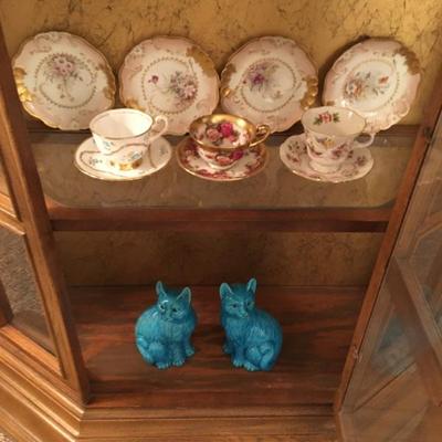Teacup & saucer sets, set of 4 luncheon plates, & ceramic cats