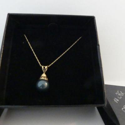Tahitian Pearl Necklace in 14k Gold Setting on 17½