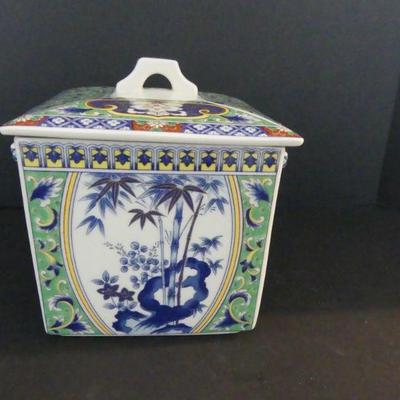 Vintage Chinese Square Porcelain Canister/Jar - 5½" Cube (Not Including Handles & Lid)