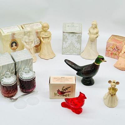 Collection of Avon Figurine & Animal Cologne & Aftershave
