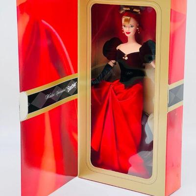 Vintage Winter Splendor 1998 Barbie Doll in Original Box
