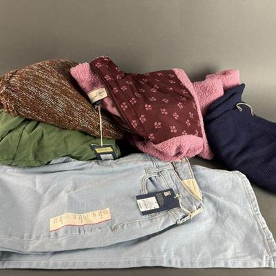 Lot 516 | NWT Size Small Womens Clothing