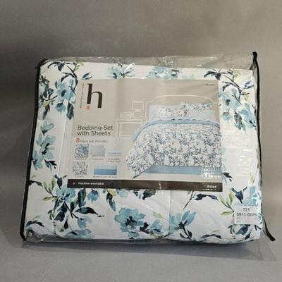 Lot 346 | New Home Expressions Queen Bedding Set
