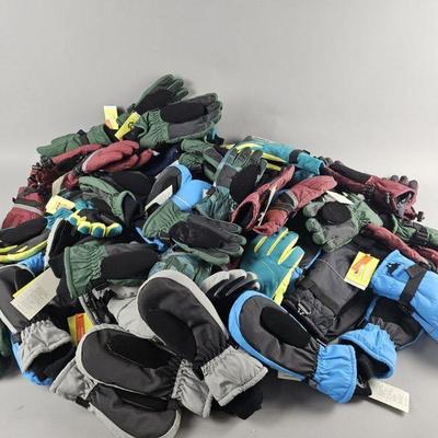 Lot 420 | New Gloves & Mittens Variety Lot