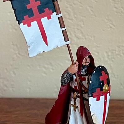 King & Country Crusader Cross And Crescent  2006 Standing Knight With Flag & Shield Toy Soldier Metal