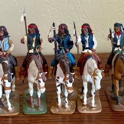 7 - 1985 Hand Painted Valiant Mounted Indians Metal Toy Soldiers 