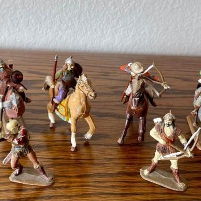(8) Vintage Plastic Hunne Figurines Toy Soldiers 