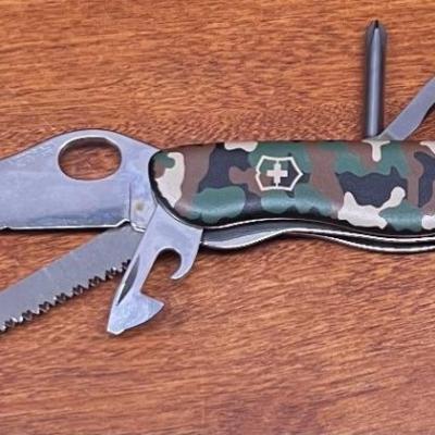 Victorinox Trail Master Swiss Army Knife Camo Green 