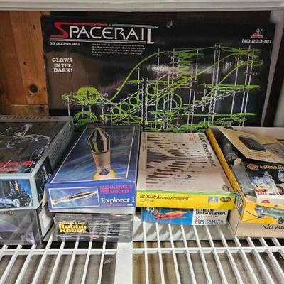 #1628 • Spacerail and 9 Models
