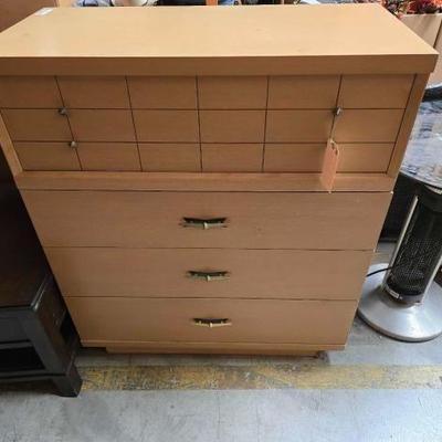#5502 • Wooden Dresser

