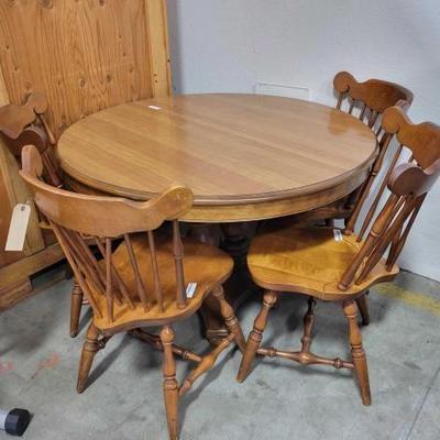 #5062 • Dinning Room Table with 4 Chairs
