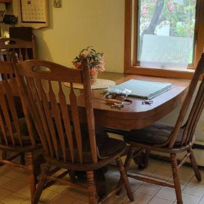 Table with 4 chairs