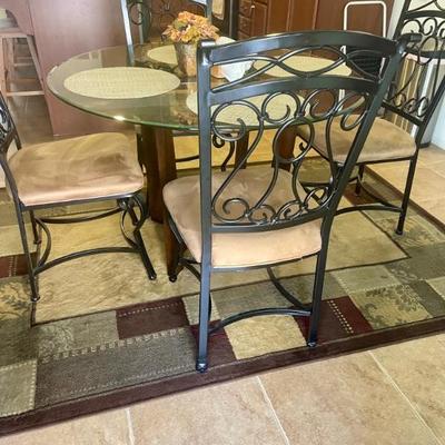 Breakfast nook - casual
Dining table 