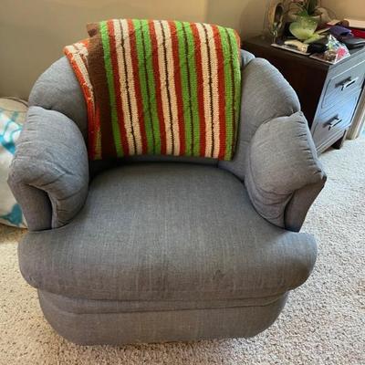 Sitting swivel chair 