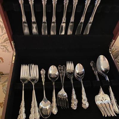 Oneida flatware stainless set with case